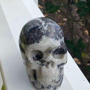 AGATE HAND CARVED SKULL